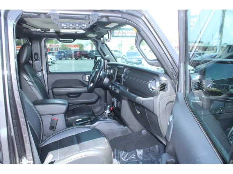 2022 Jeep Wrangler Unlimited Sahara 4xe photo 11