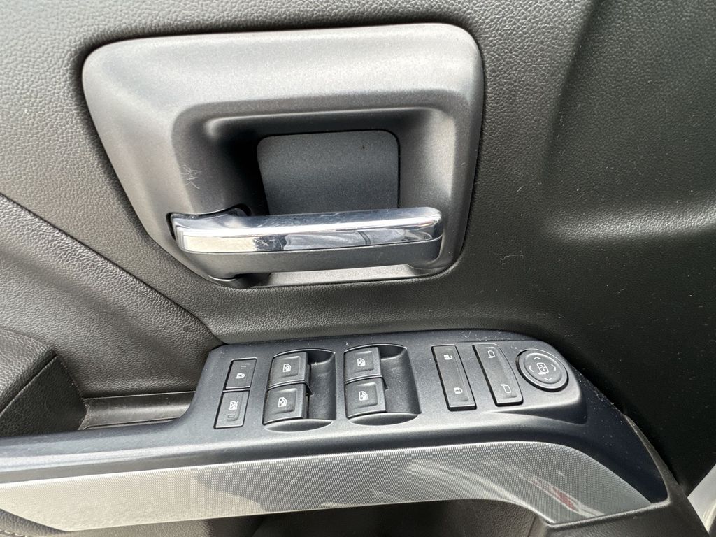 2018 Chevrolet Silverado 1500 LT photo 15