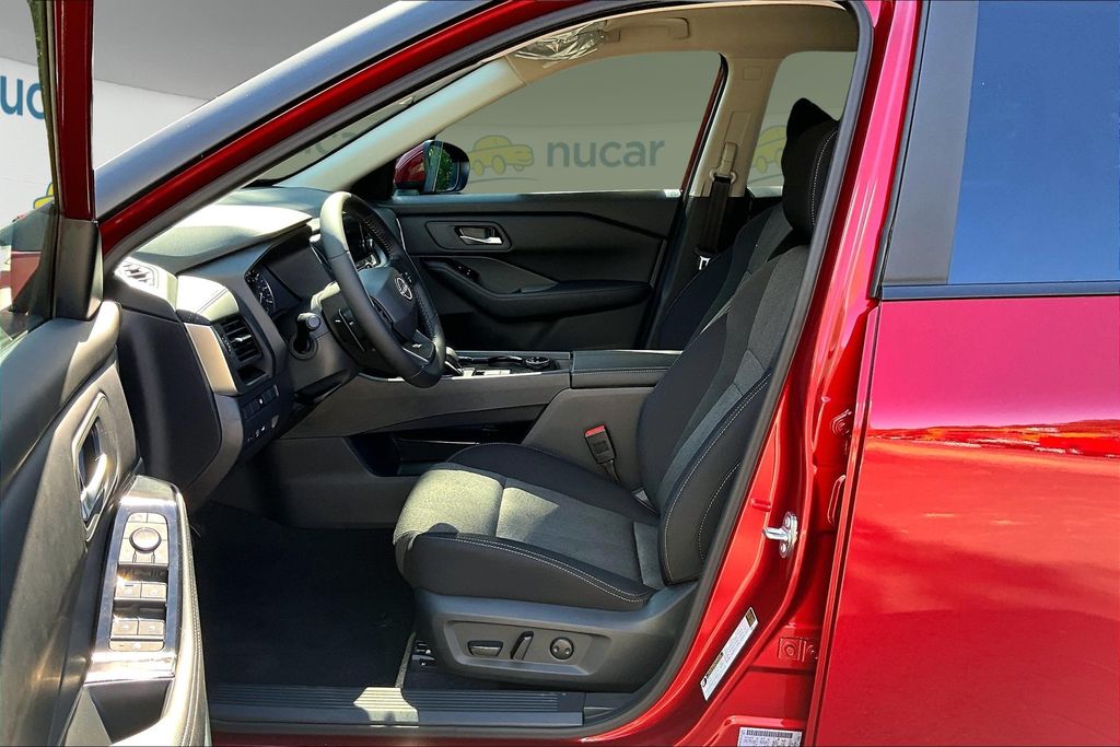2026 Nissan Rogue SV photo 9
