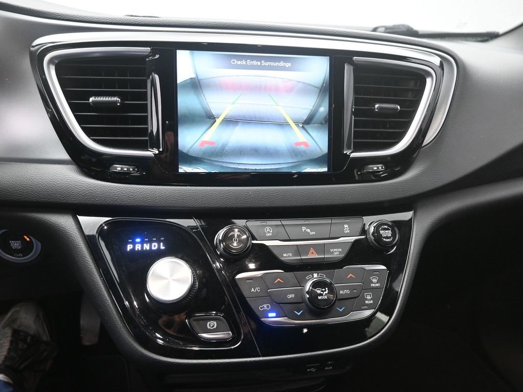 2019 Chrysler Pacifica Touring L photo 4