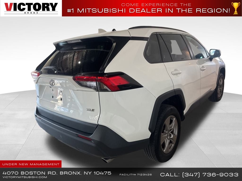 2023 Toyota RAV4 XLE photo 4