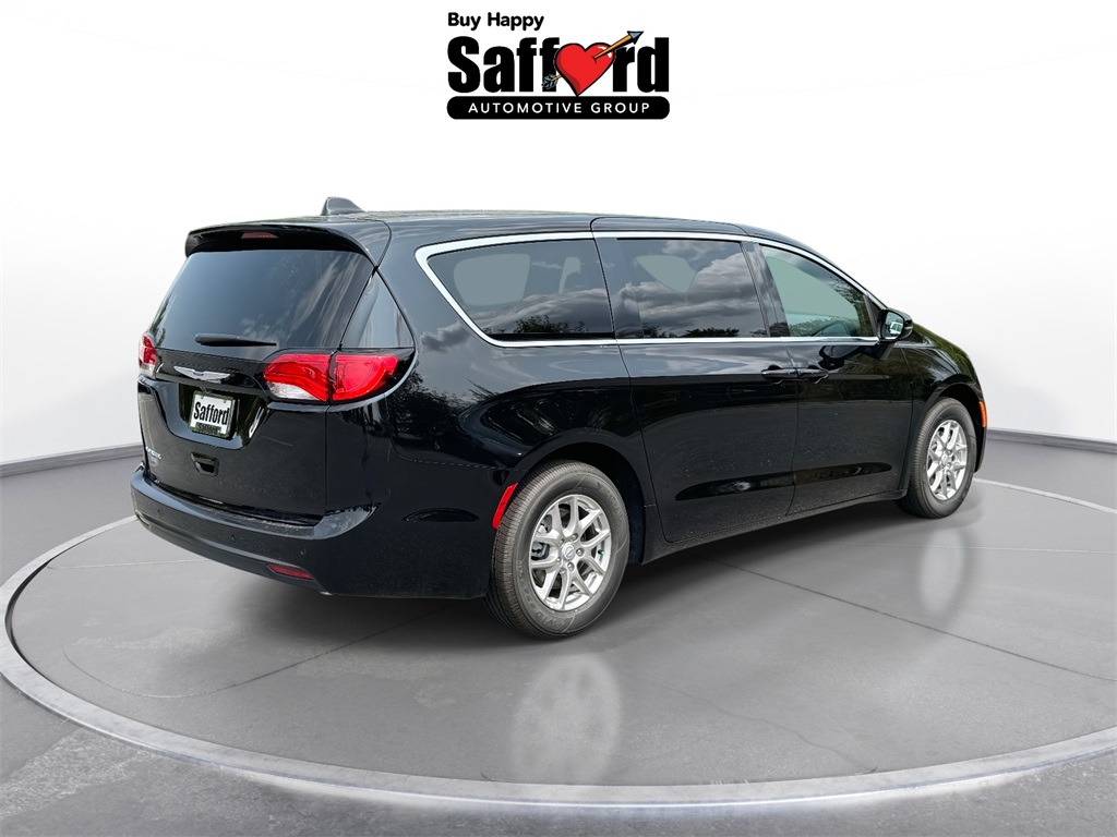 2026 Chrysler Voyager LX photo 7
