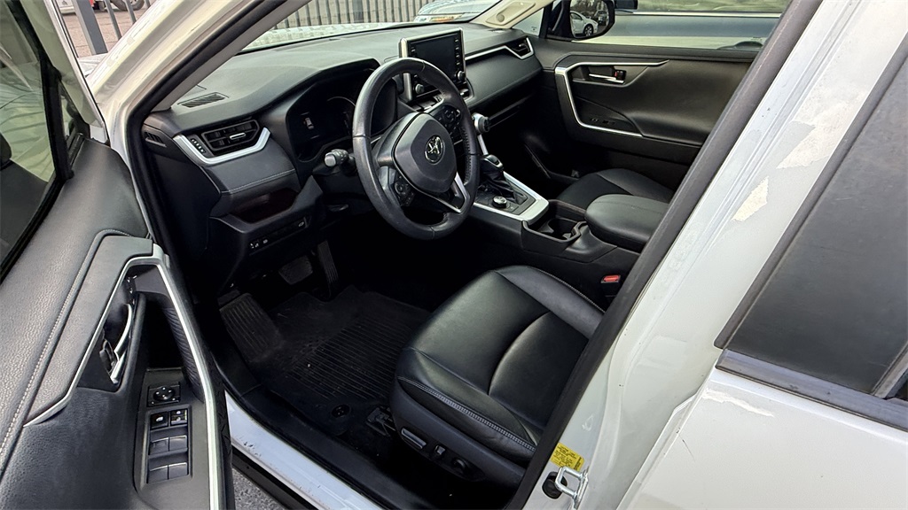 2021 Toyota RAV4 Hybrid Limited photo 3