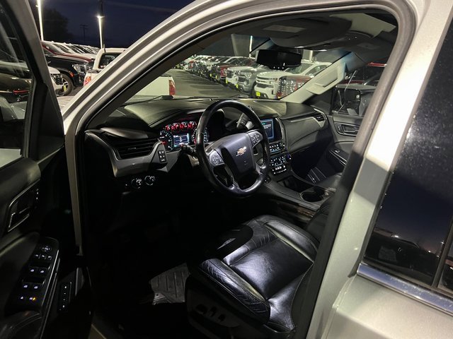 2019 Chevrolet Suburban LT photo 3