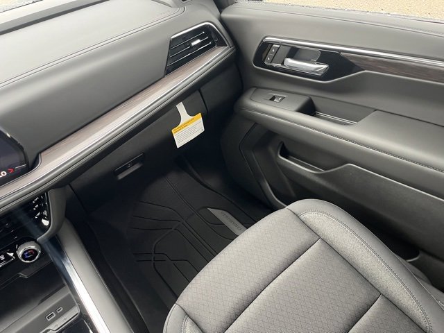 2025 Chevrolet Suburban LS photo 13