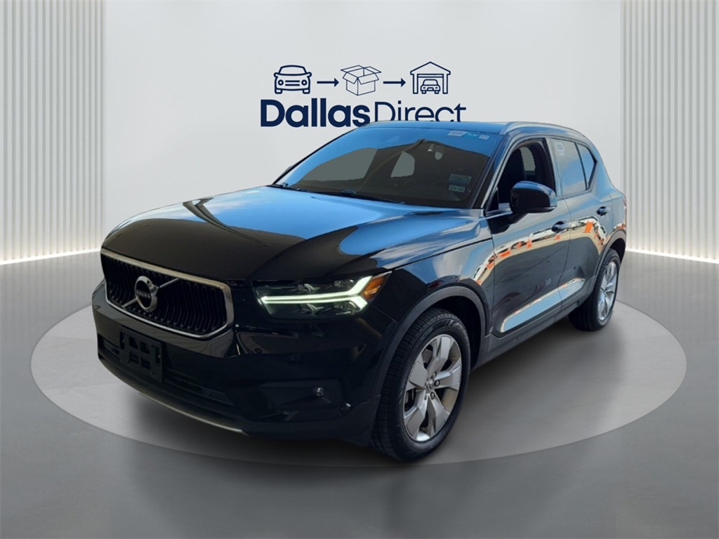 2021 Volvo XC40 Momentum photo 2