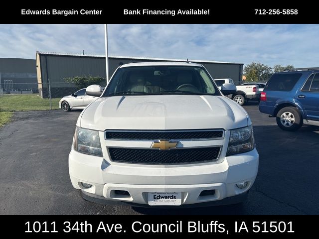 2013 Chevrolet Suburban 1500 LT photo 3