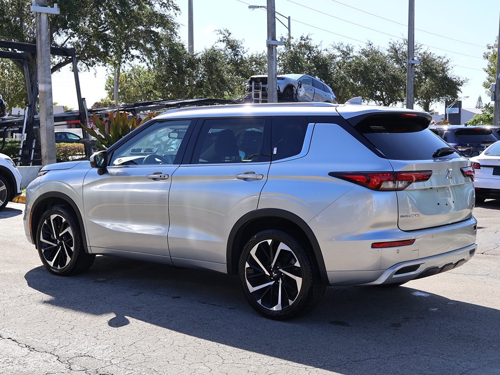 2022 Mitsubishi Outlander SEL photo 6