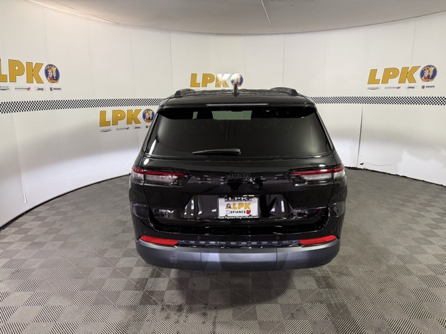 2025 Jeep Grand Cherokee Altitude photo 3