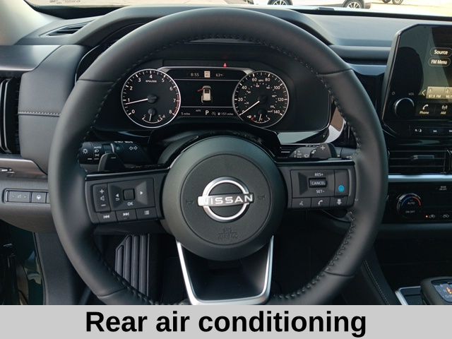 2025 Nissan Pathfinder SL photo 3