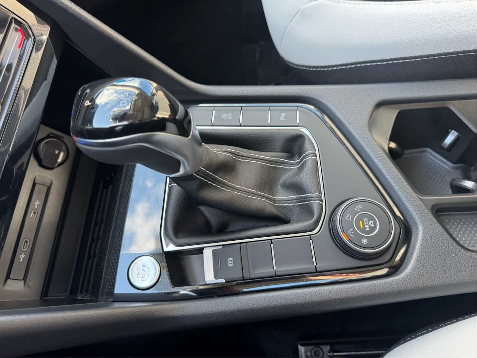 2025 Volkswagen Taos SE photo 21