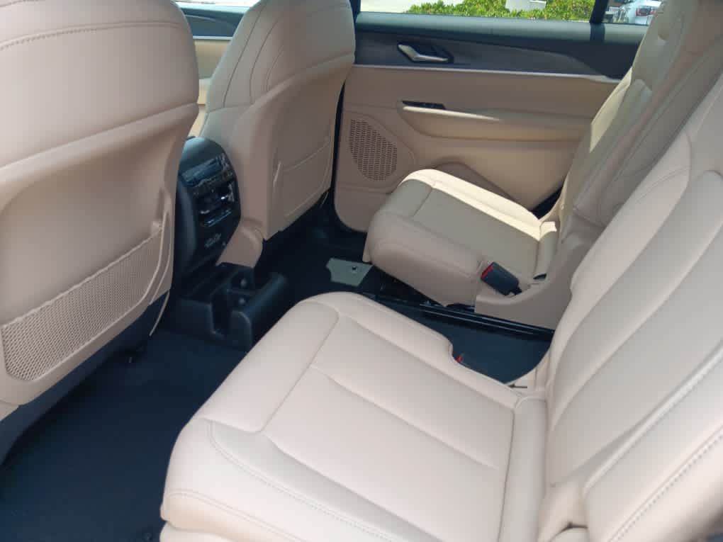 2025 Jeep Grand Cherokee Limited photo 10