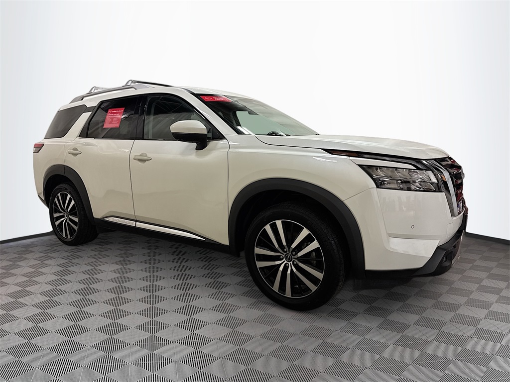 2023 Nissan Pathfinder Platinum photo 4