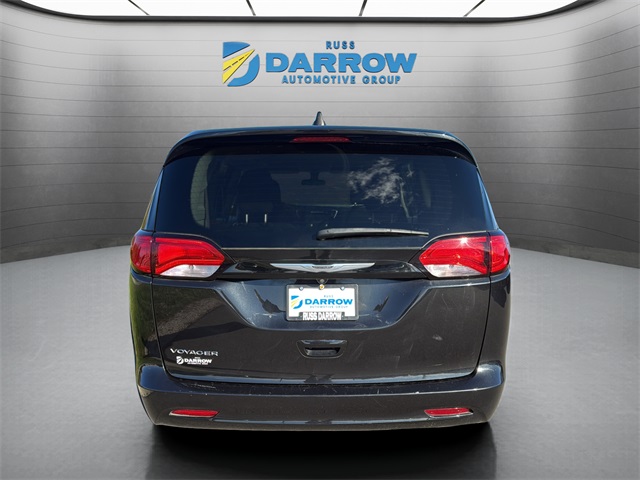 2022 Chrysler Voyager LX photo 4