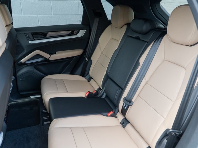 2026 Porsche Cayenne photo 18