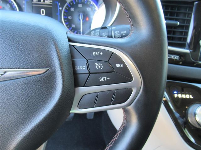 2017 Chrysler Pacifica Touring L photo 17