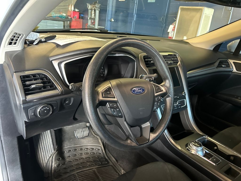 2020 Ford Fusion SE photo 7