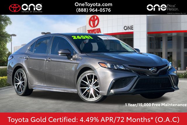 2024 Toyota Camry SE's photo
