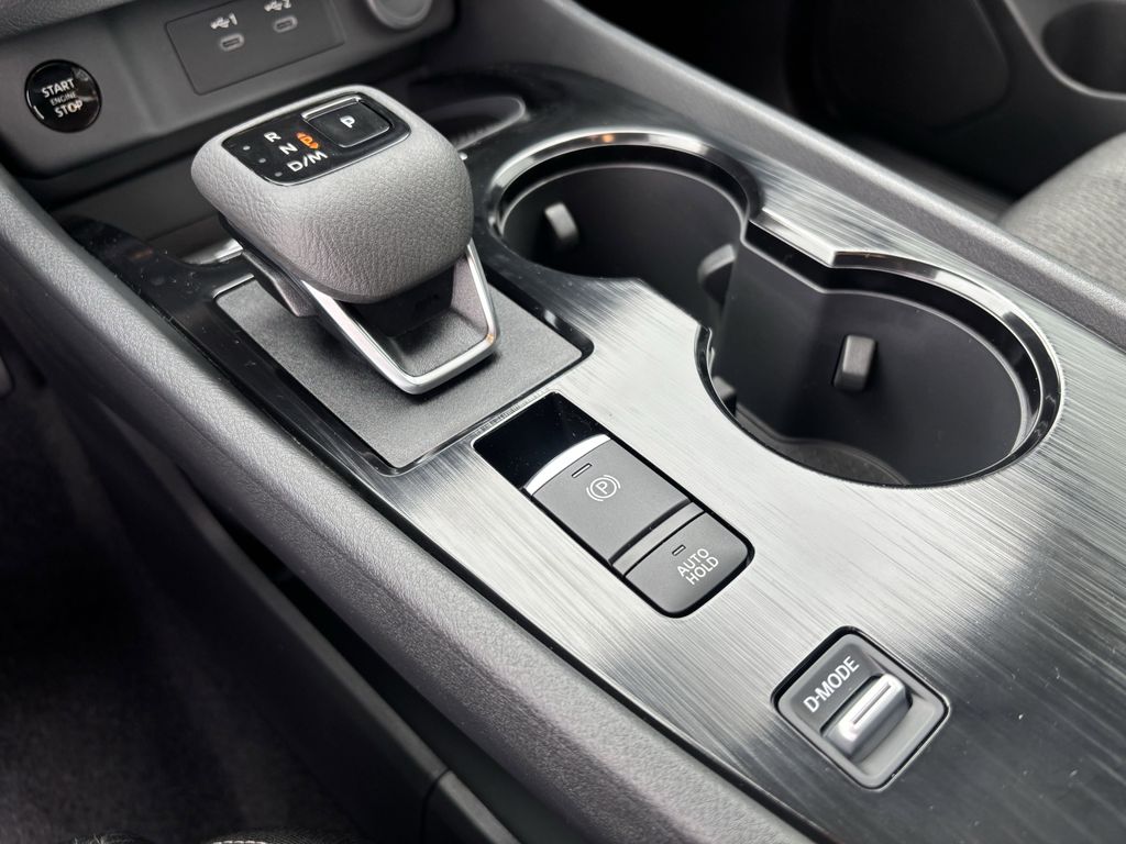 2025 Nissan Rogue SV photo 14