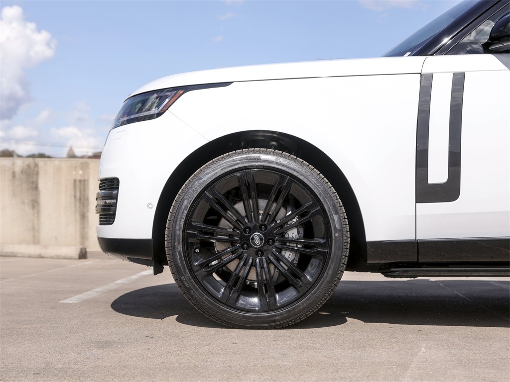2025 Land Rover Range Rover SE photo 3