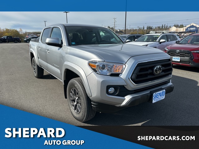 2022 Toyota Tacoma SR5's photo