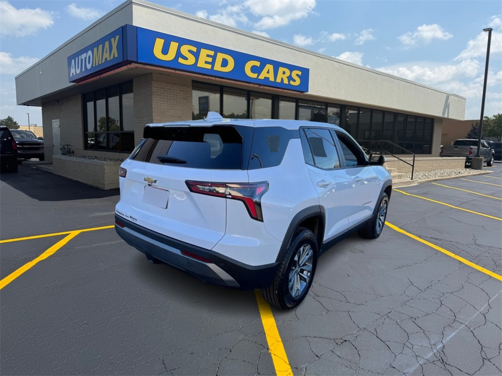 2025 Chevrolet Equinox LT photo 4