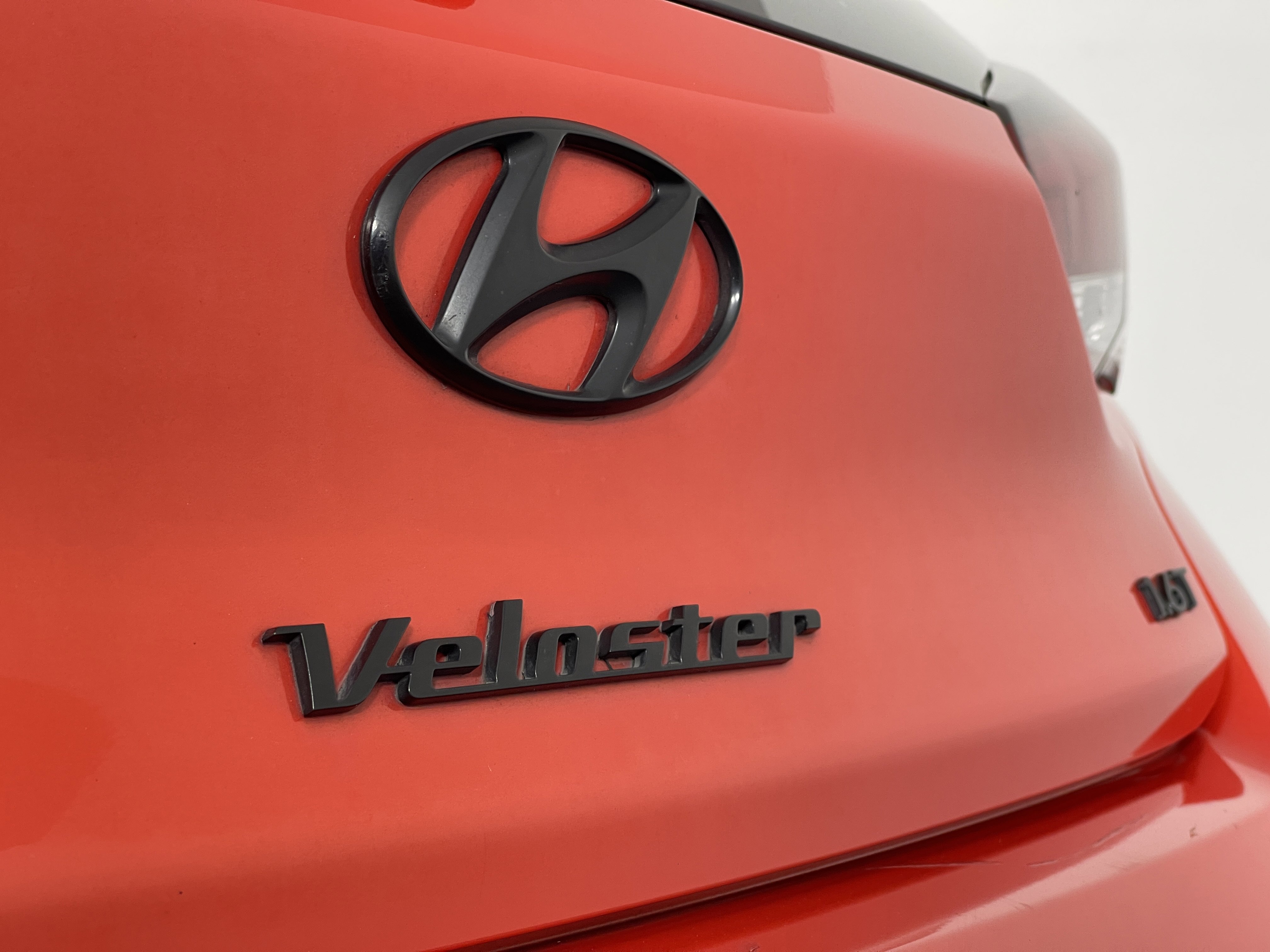 2020 Hyundai Veloster Turbo Ultimate photo 3