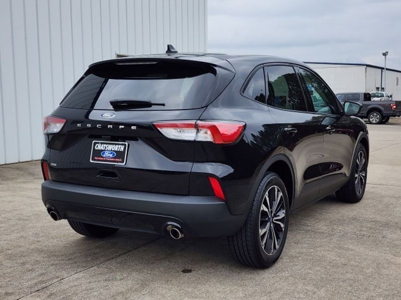 2022 Ford Escape SE photo 3