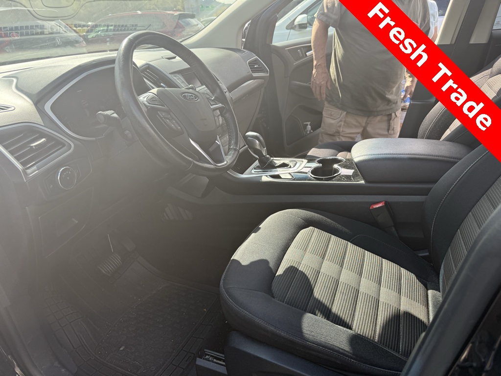 2017 Ford Edge SEL photo 3