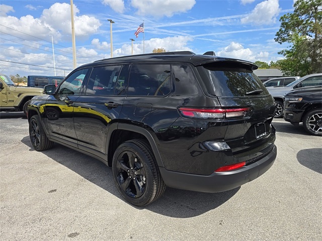 2025 Jeep Grand Cherokee Limited photo 3