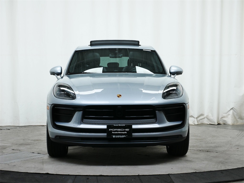 2025 Porsche Macan T photo 9