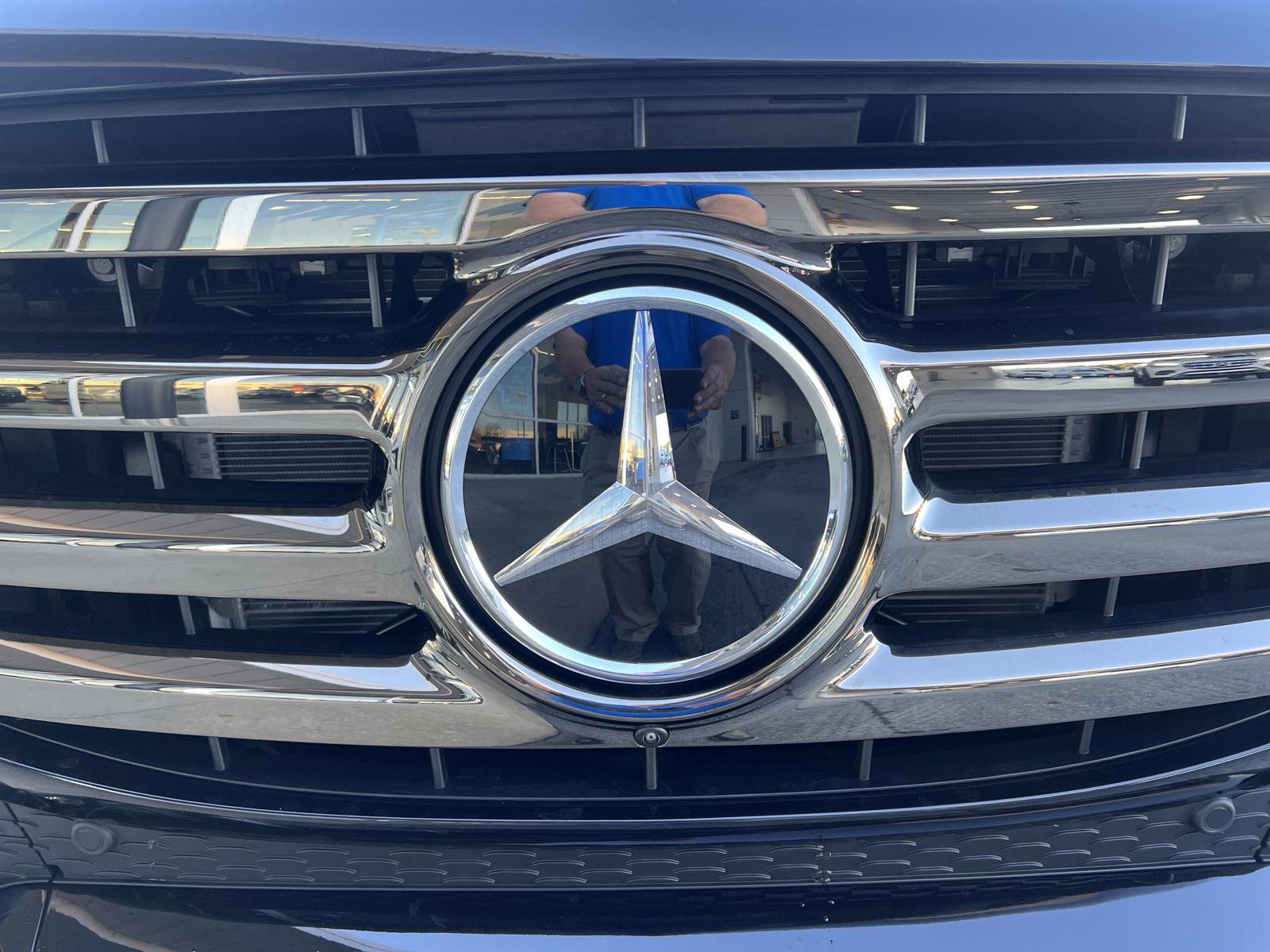 2025 Mercedes Benz GLS 450 4MATIC photo 5