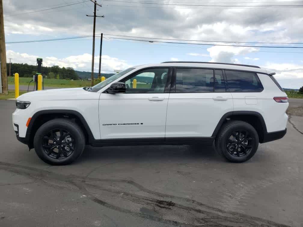 2025 Jeep Grand Cherokee Altitude X photo 2