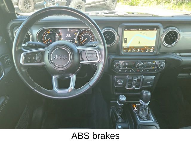 2022 Jeep Wrangler Unlimited Sahara photo 11