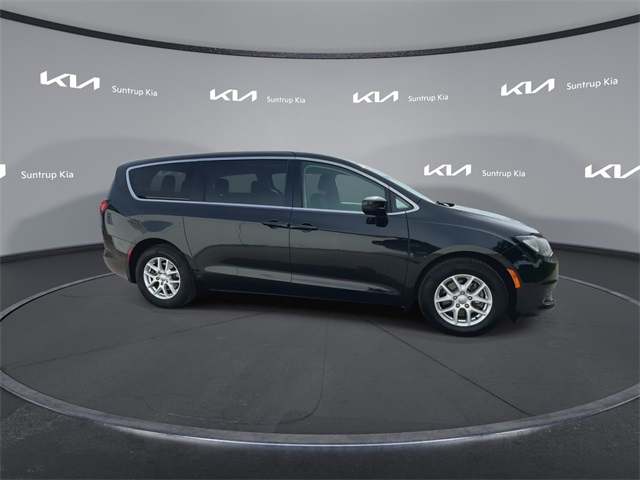 2017 Chrysler Pacifica LX photo 21
