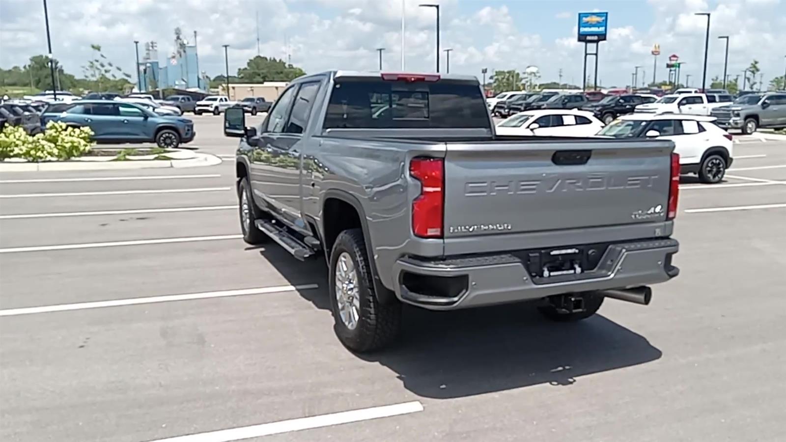 2025 Chevrolet Silverado 2500HD High Country photo 7