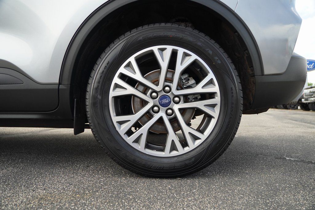 2022 Ford Escape SEL photo 5