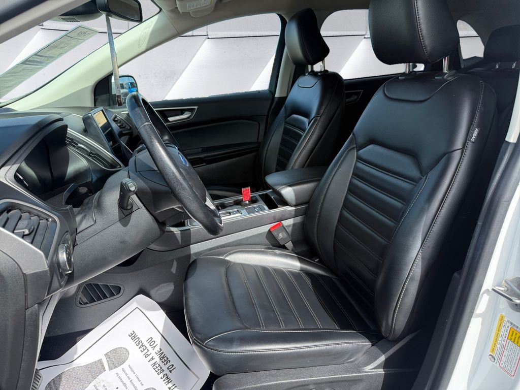 2023 Ford Edge SEL photo 8