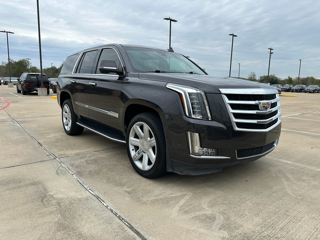2017 Cadillac Escalade Luxury photo 3
