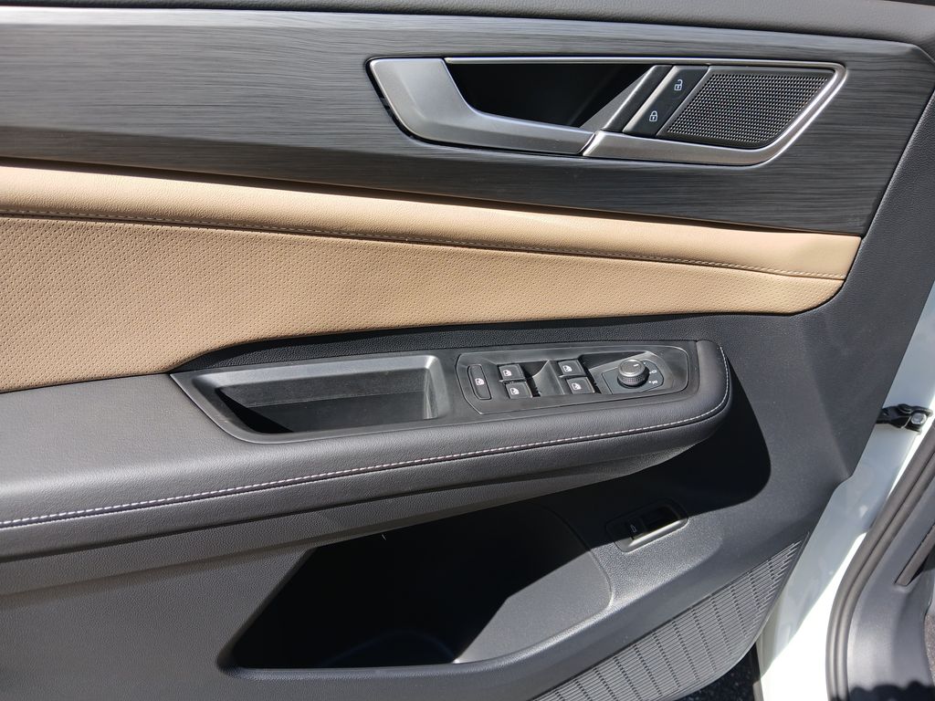 2026 Volkswagen Atlas Cross Sport SE Technology photo 10