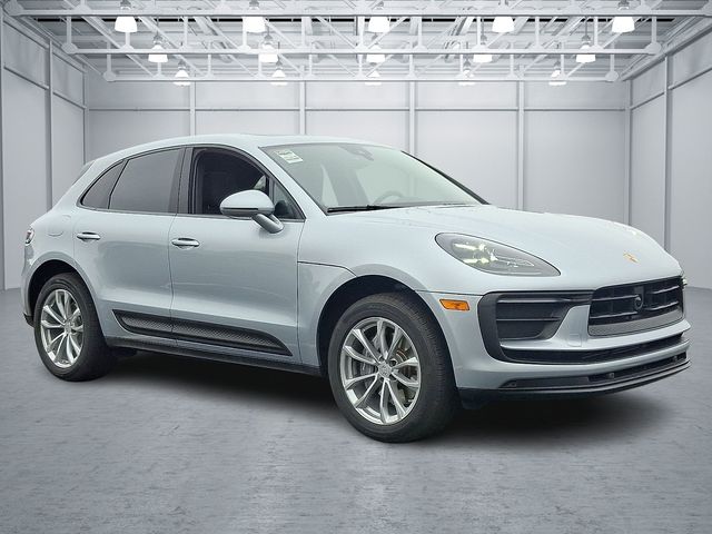 2024 Porsche Macan Base photo 3