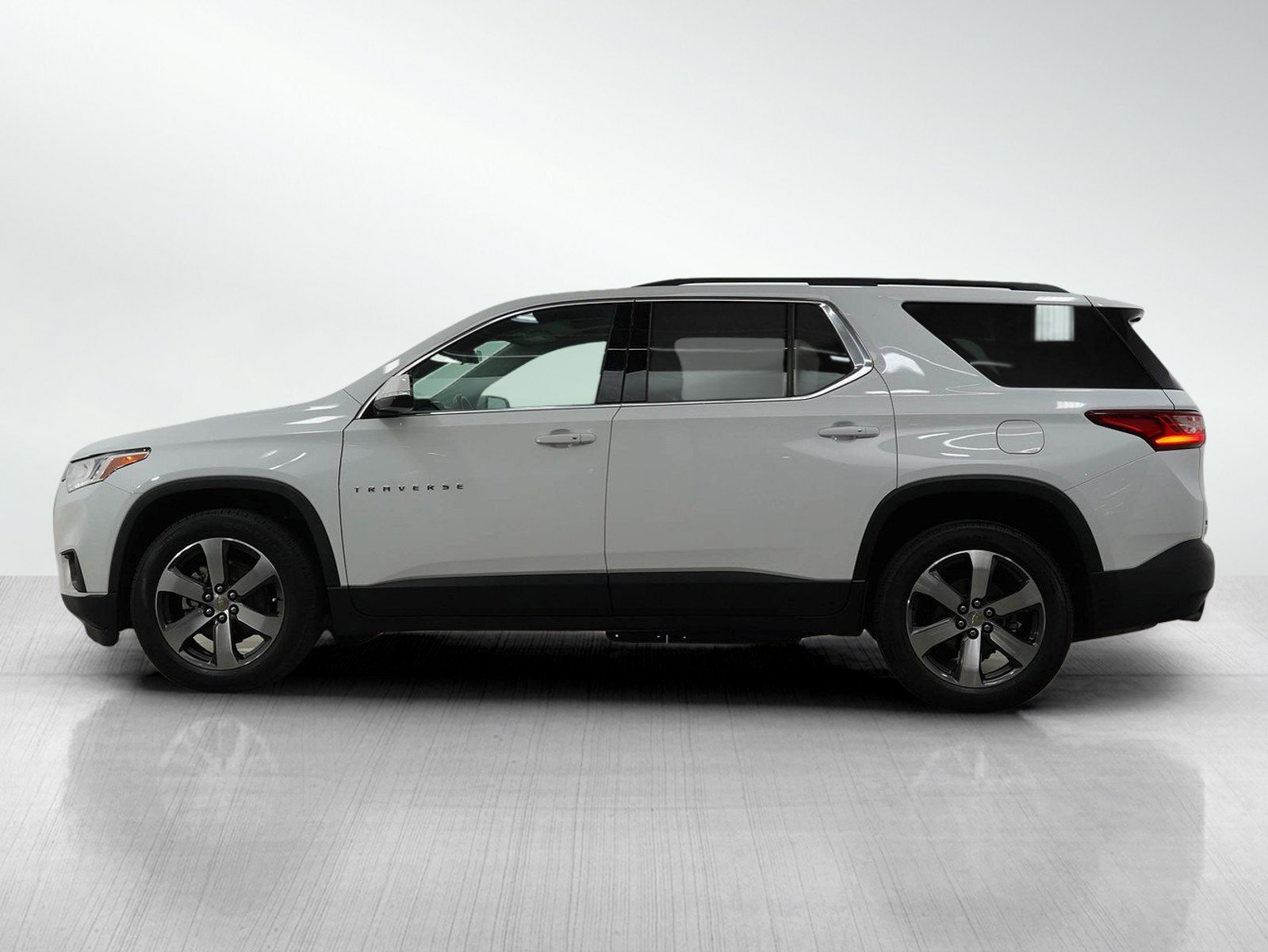 Used 2019 Chevrolet Traverse 3LT with VIN 1GNERHKW8KJ293128 for sale in Bloomington, Minnesota