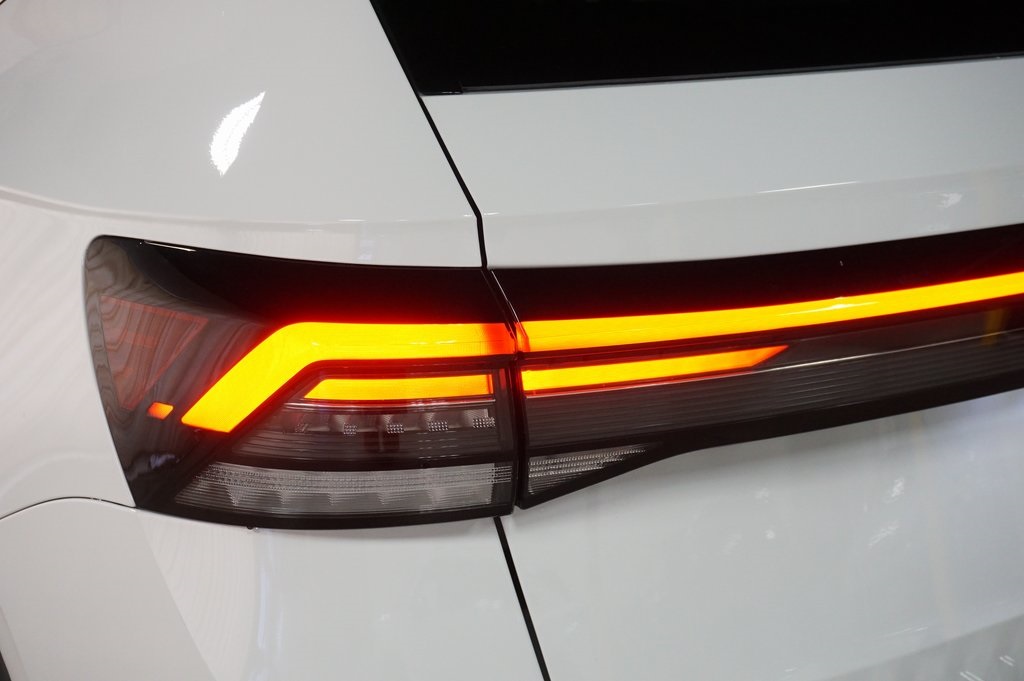 2025 Volkswagen Taos SEL photo 26