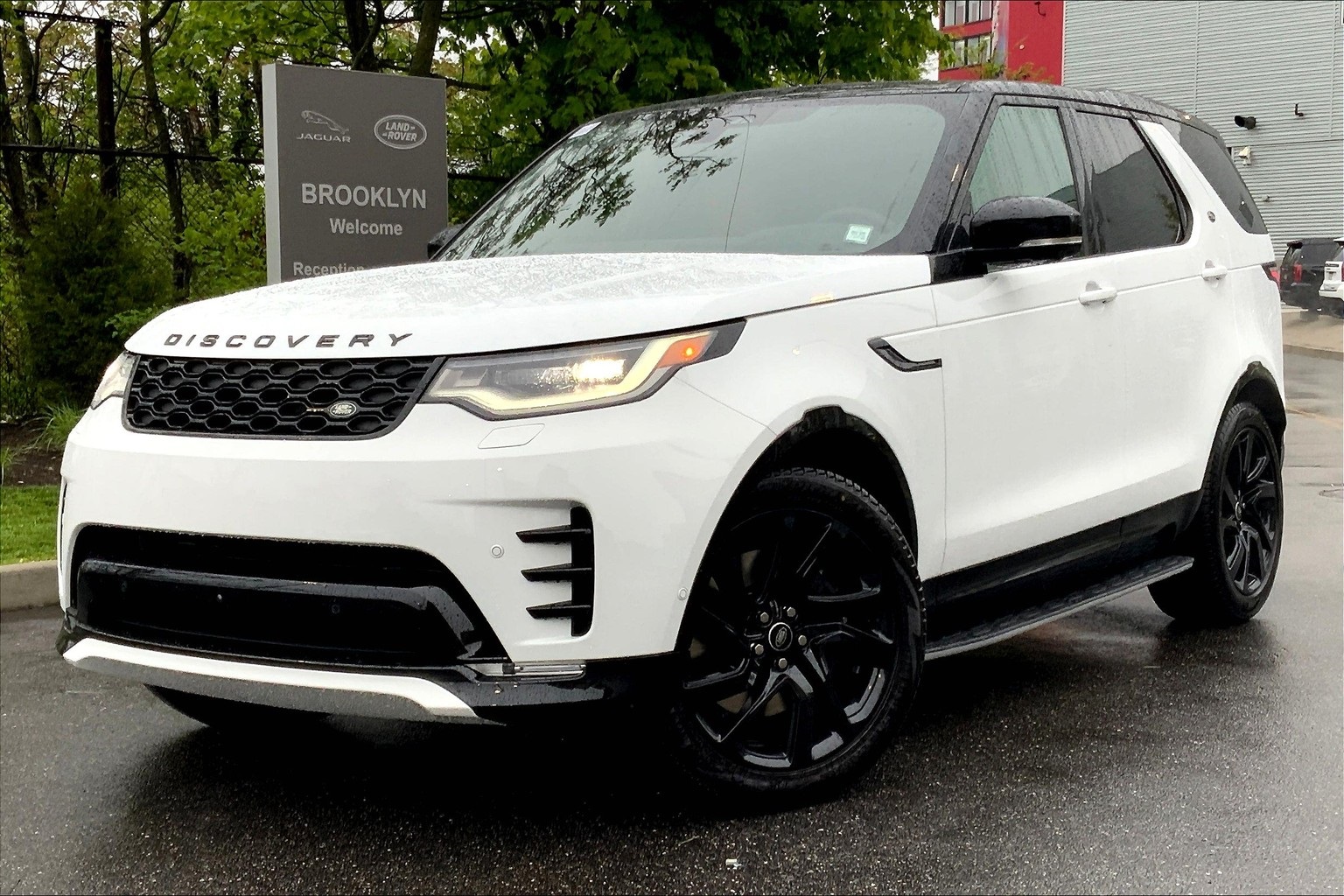 2025 Land Rover Discovery Dynamic SE's photo