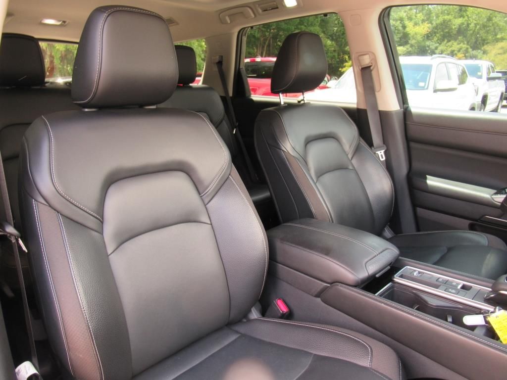 2023 Nissan Pathfinder SL photo 8