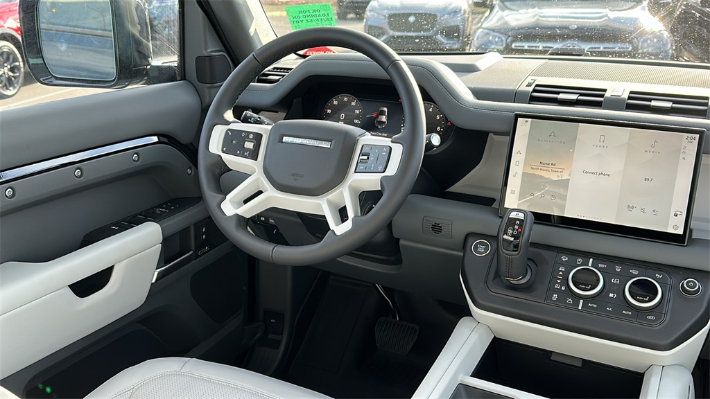 2025 Land Rover Defender 110 X-Dynamic SE photo 23