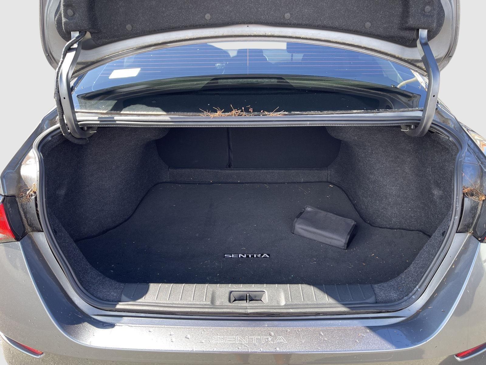 2021 Nissan Sentra SR photo 14