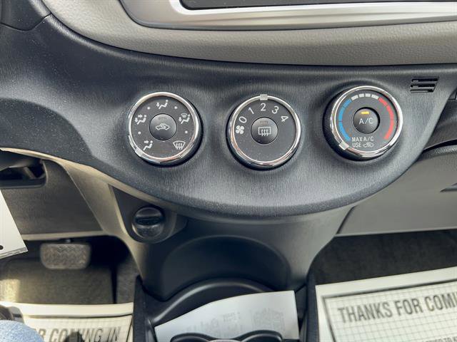 2013 Toyota Yaris L photo 16