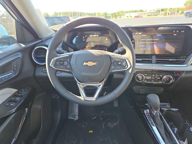2025 Chevrolet Trax LT photo 13