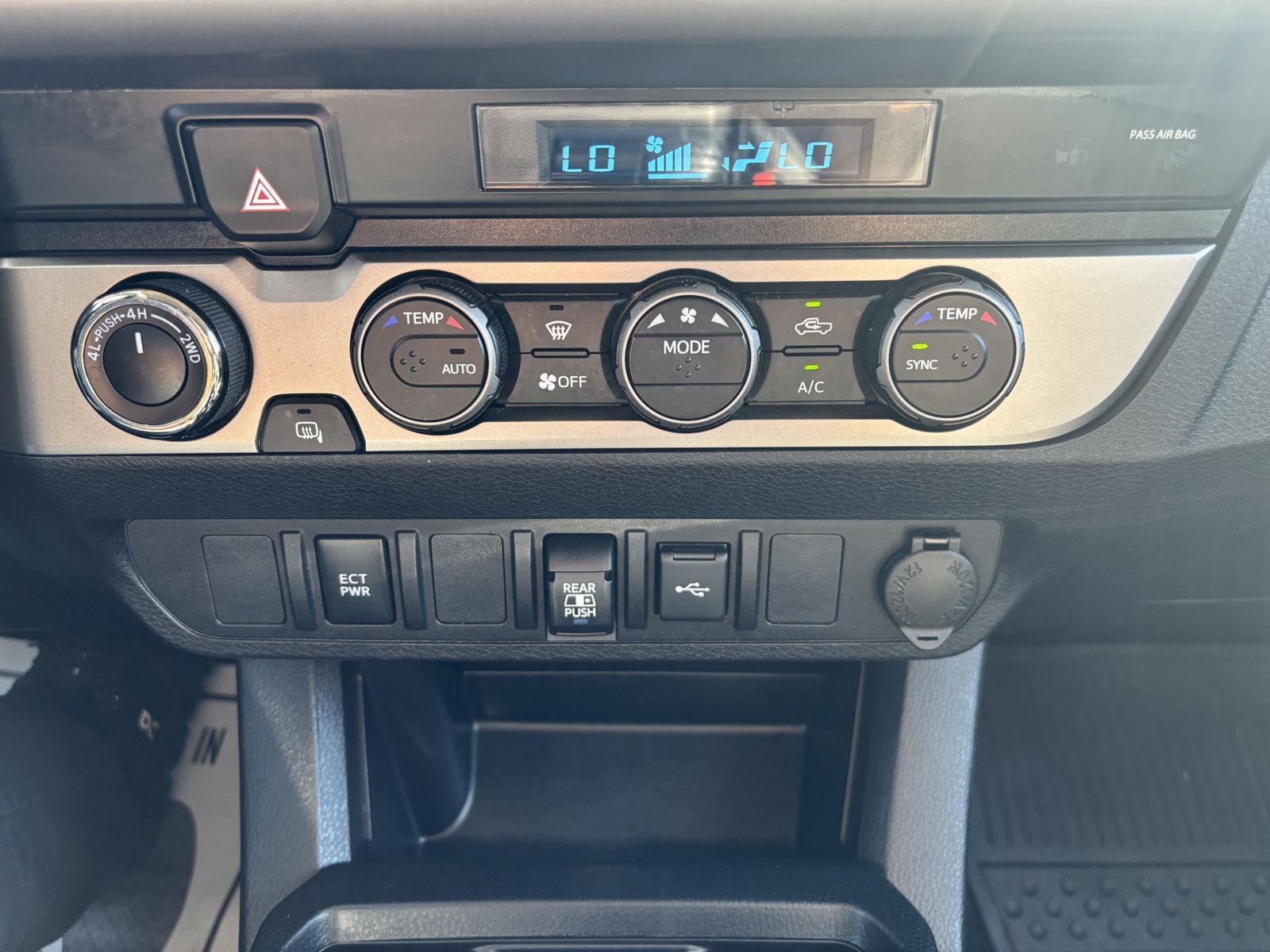 2022 Toyota Tacoma SR5 V6 photo 25